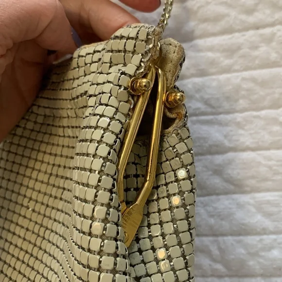 Vintage Heys Canada purse enamel metal mesh evening clutch cream gold hardware - Picture 8 of 16